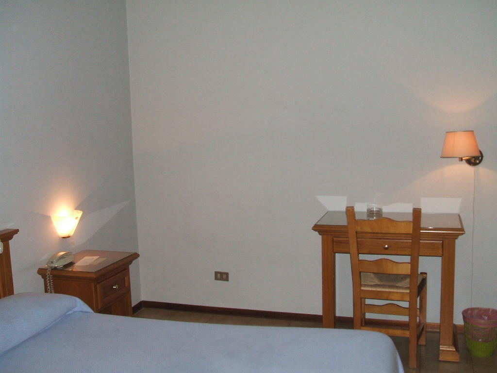 Hotel Ristorante Da Gianni Bovolone Værelse billede